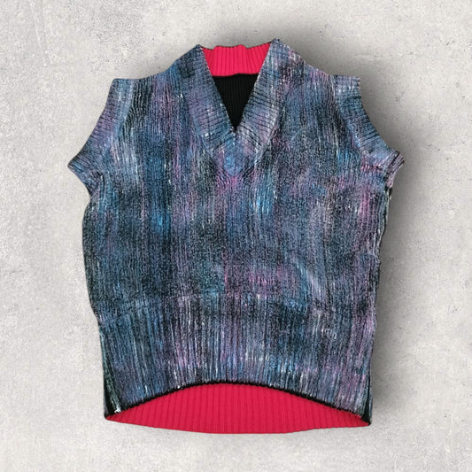 V-neck sleeveless sweater oversize